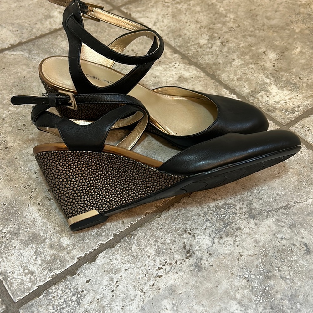 Never worn Bandolino heals